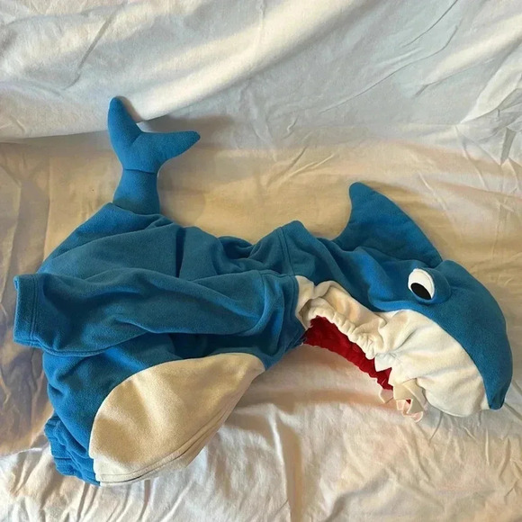 Carter's -  Shark Costume. Size 18 months - Picture 2 of 5